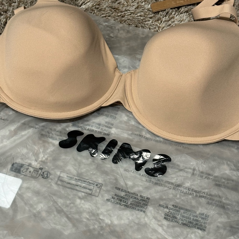 skims brown bra 40c brand new with tags and bag included.